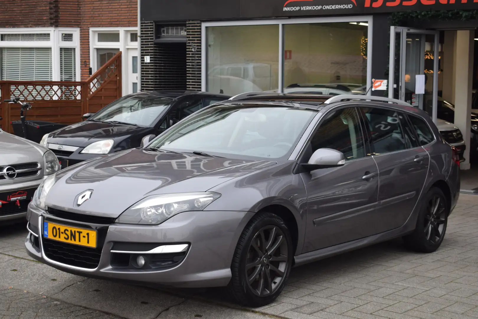Renault Laguna Estate 2.0 Dynamique Pano PDC Navi Trekhaak Grau - 2