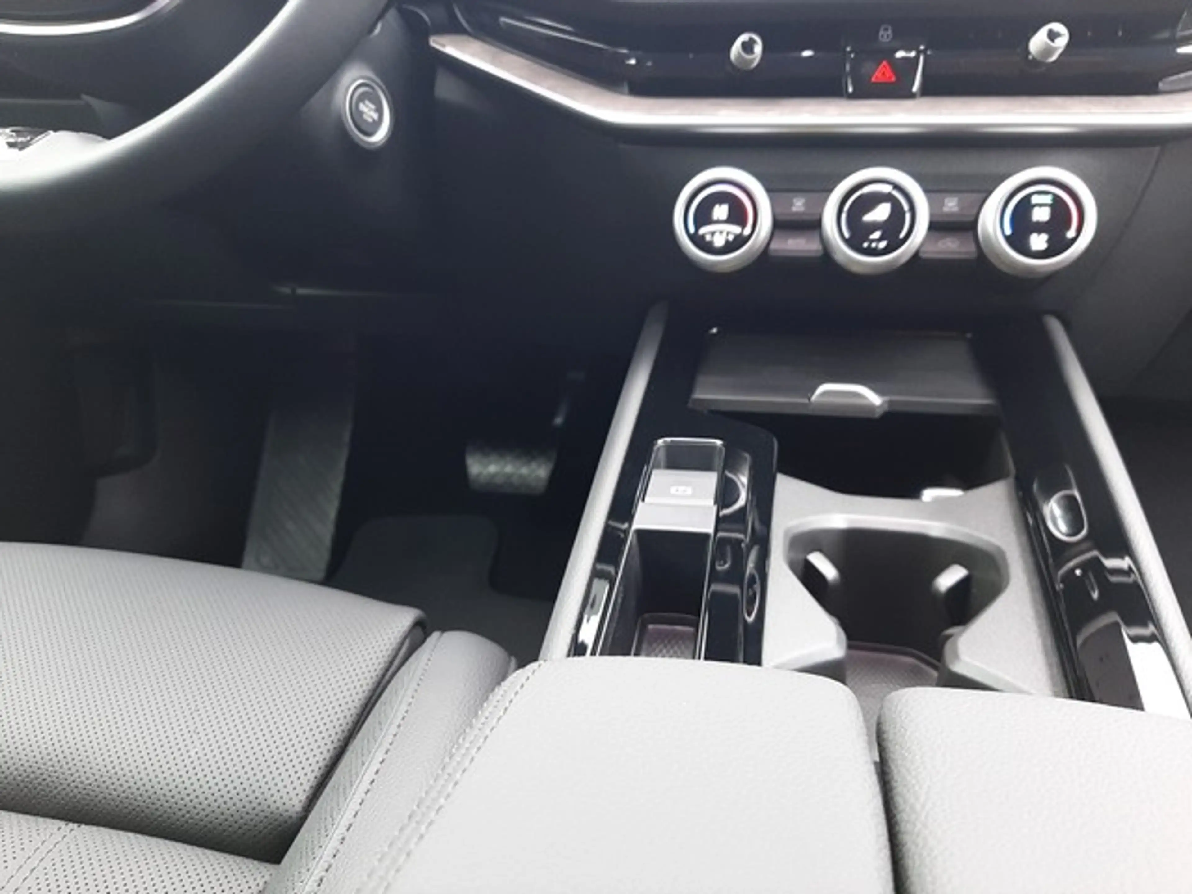 Skoda Superb Combi iV L&K AHK Leder Matrix 360° HeadUp — photo 11