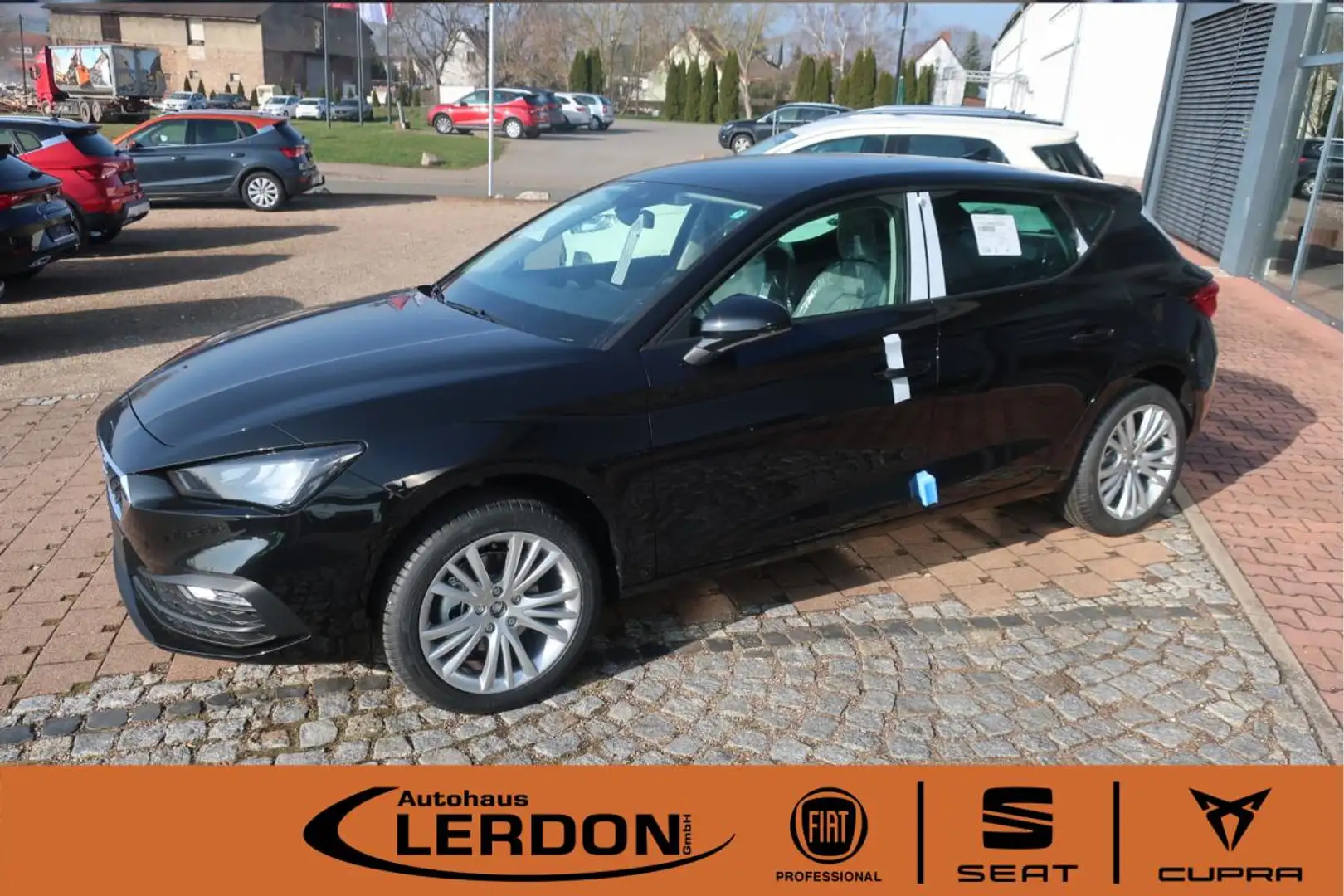 SEAT Leon 1.0eTSI DSG Style Edition FullLink|SHZ Schwarz - 1