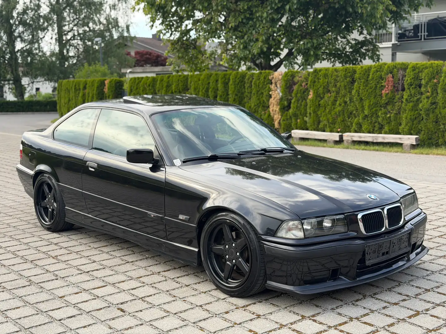 BMW 328 i  Coupé Schalter Schiebedach M-Paket Schwarz - 2