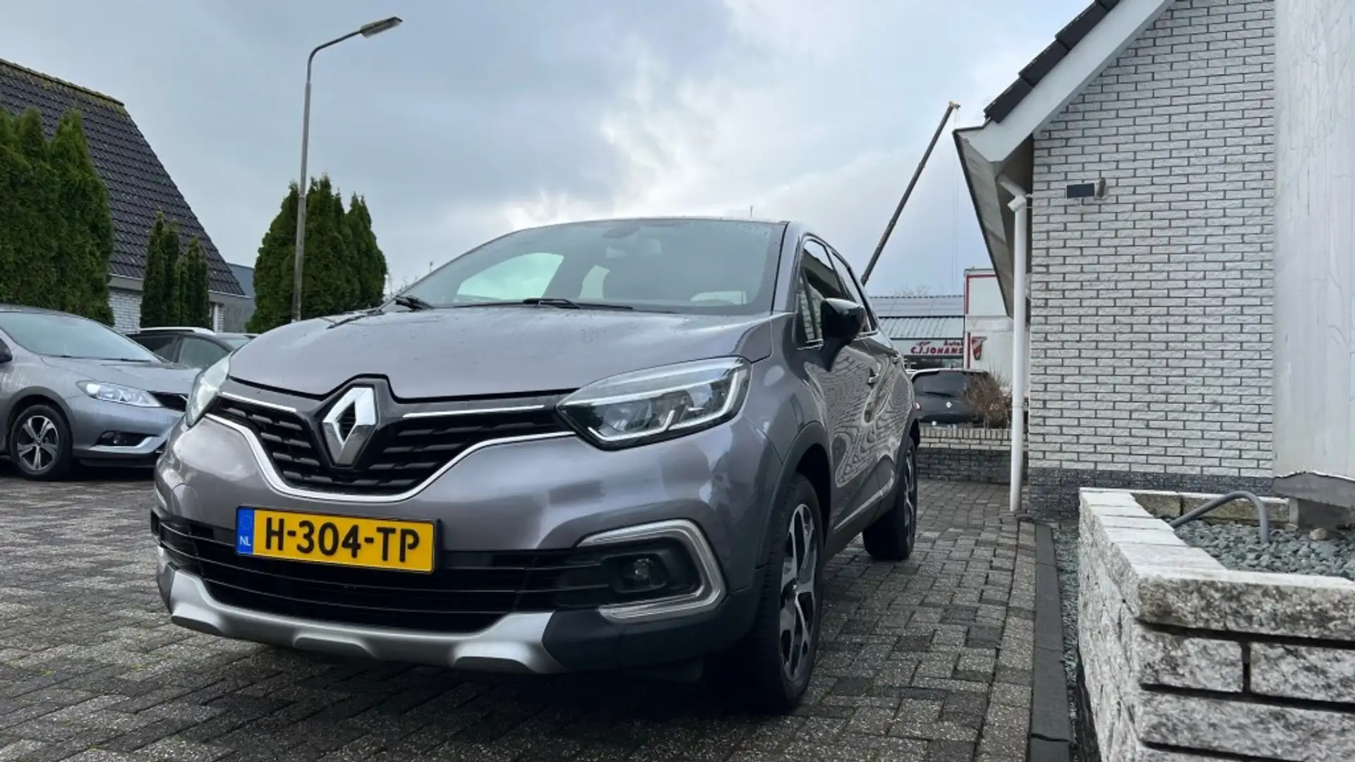 Renault Captur 0.9 TCe Intens Grijs - 2
