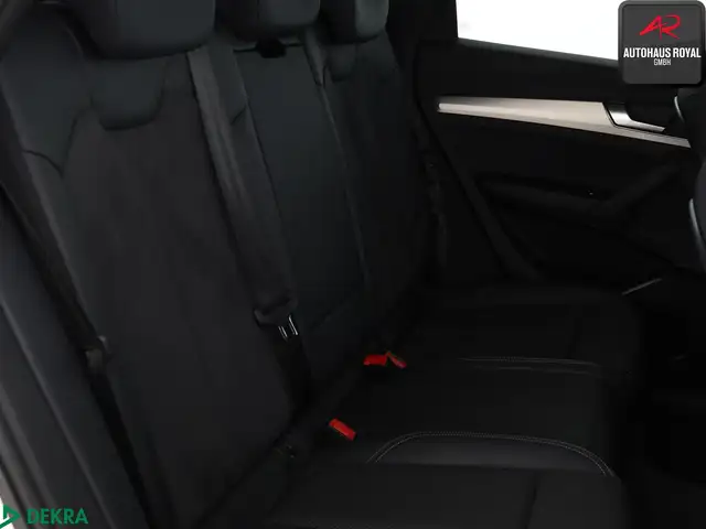 Audi Q5 view 11