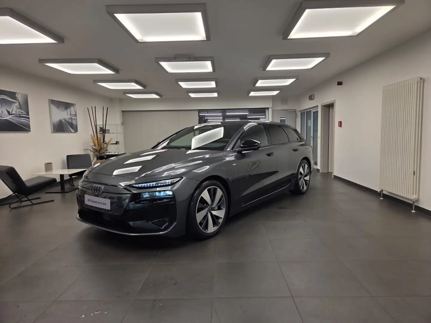 Audi A6 e-tron Avant S line Performance 367 CV / 270 kW Gris - 1