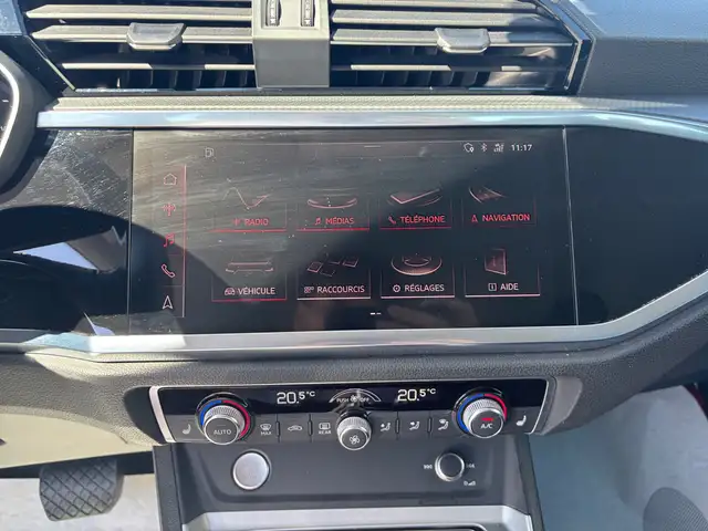 Audi Q3 view 12