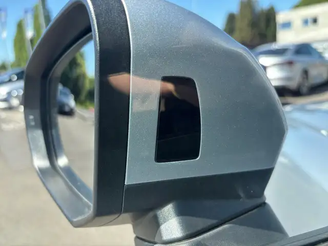 Audi Q3 view 18