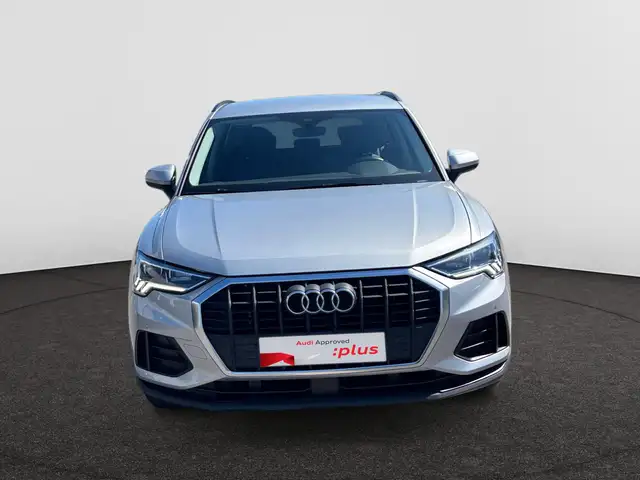 Audi Q3 view 3