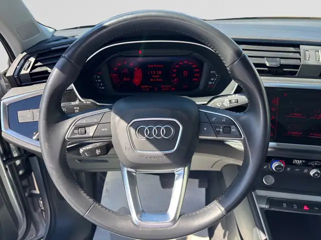 Audi Q3 view 13