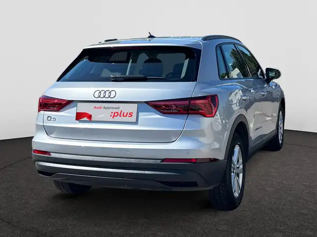 Audi Q3 view 5