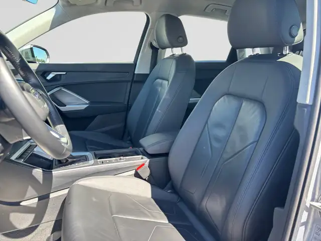 Audi Q3 view 9