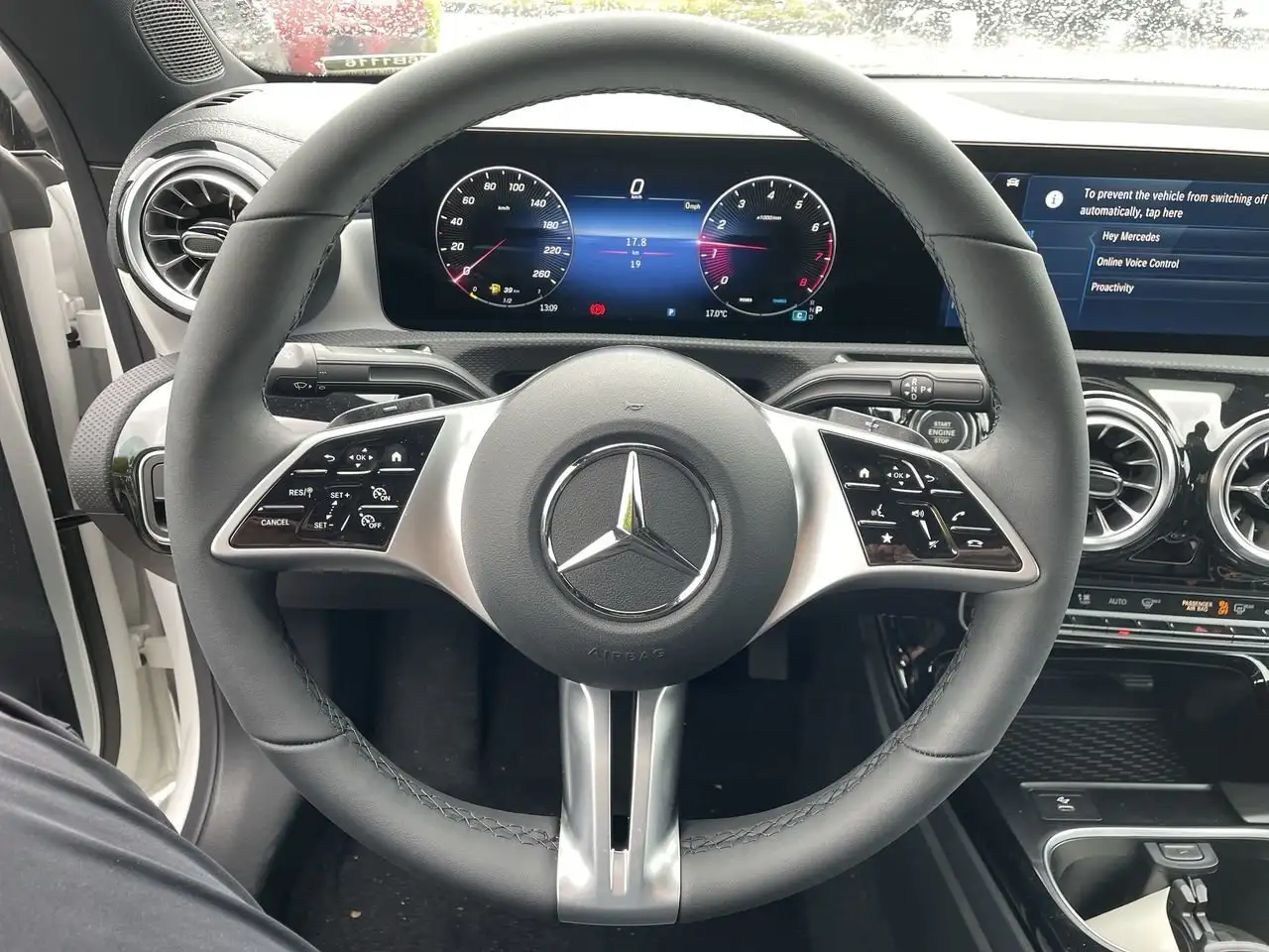 Mercedes-Benz CLA снимка Mercedes-Benz CLA