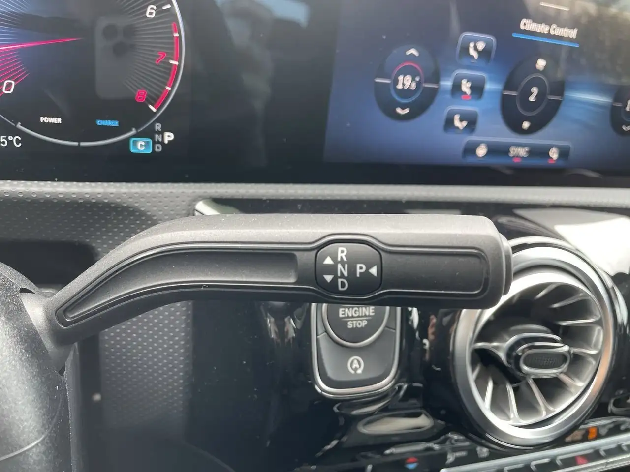 Mercedes-Benz CLA снимка Mercedes-Benz CLA