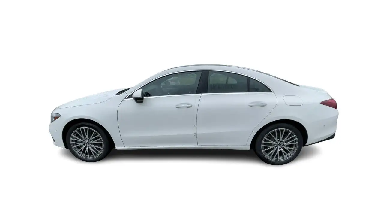 Mercedes-Benz CLA снимка Mercedes-Benz CLA