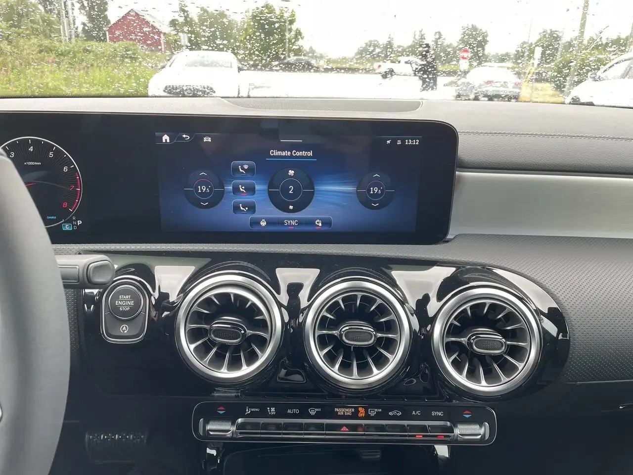 Mercedes-Benz CLA снимка Mercedes-Benz CLA