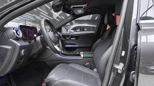Mercedes-Benz C 200 — photo 11