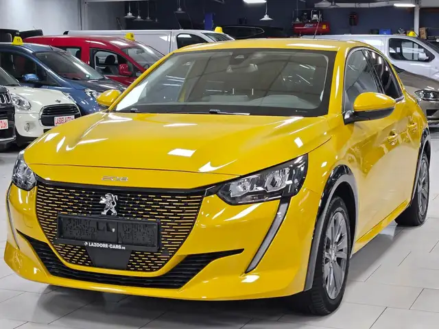 Peugeot e-208 57KWH CAMERA Carplay Safety Brake Lane Assist Blue