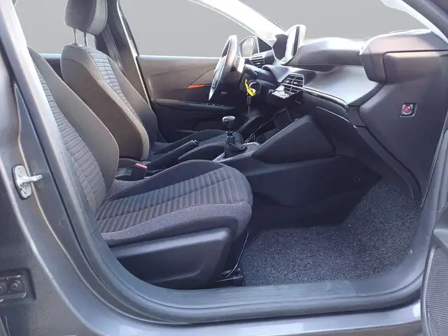 Peugeot 208 view 11