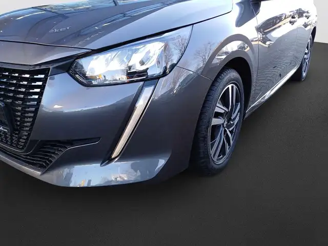 Peugeot 208 view 9