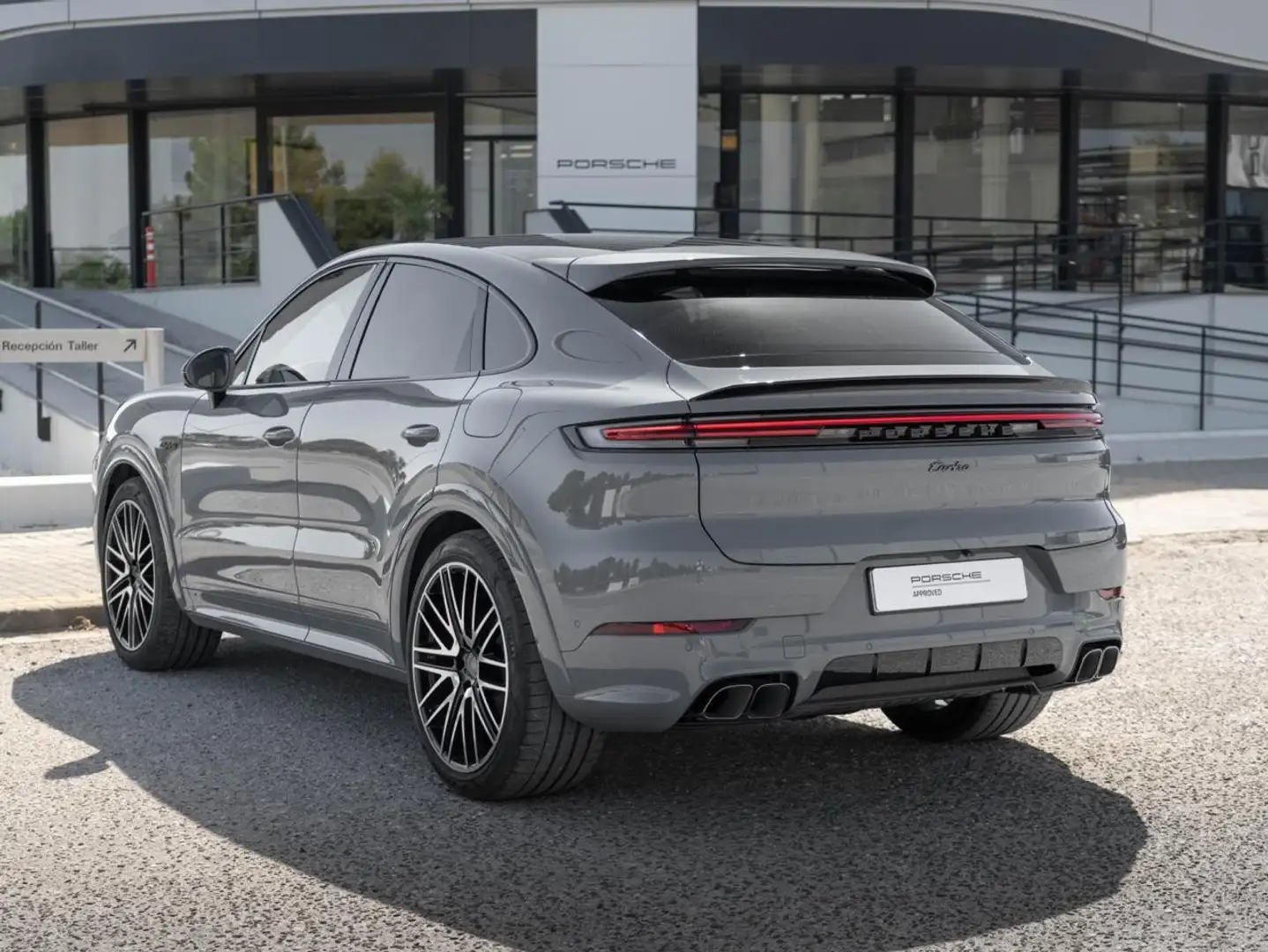 Porsche Cayenne Coupé Turbo E-Hybrid Aut. - 2