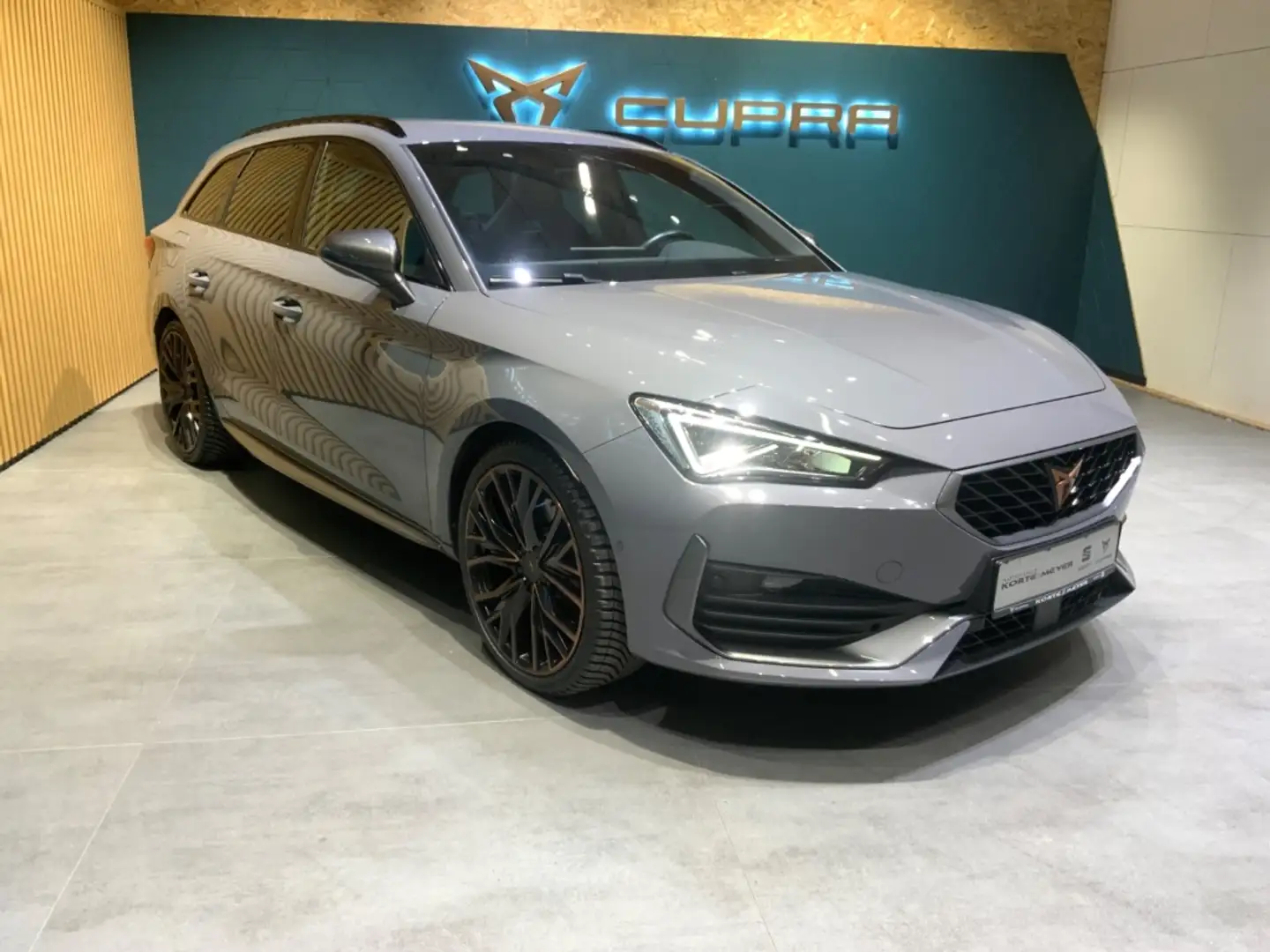 CUPRA Leon Sportstourer VZ e-Hybrid DSG +Elktr. AHK Grijs - 2