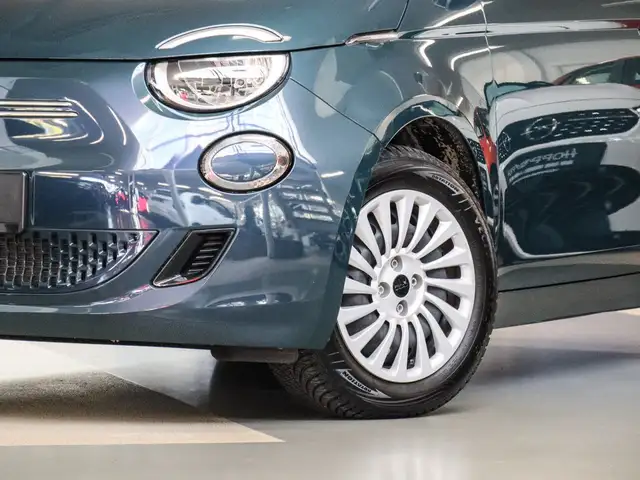 Fiat 500e view 5