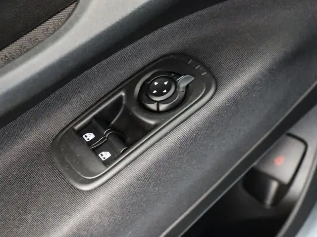 Fiat 500e view 13