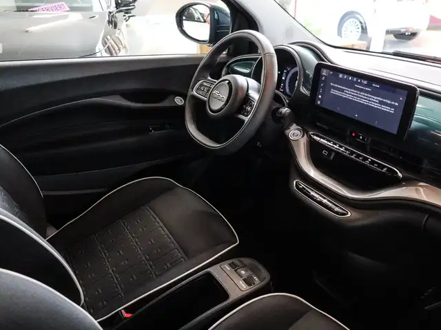 Fiat 500e view 3