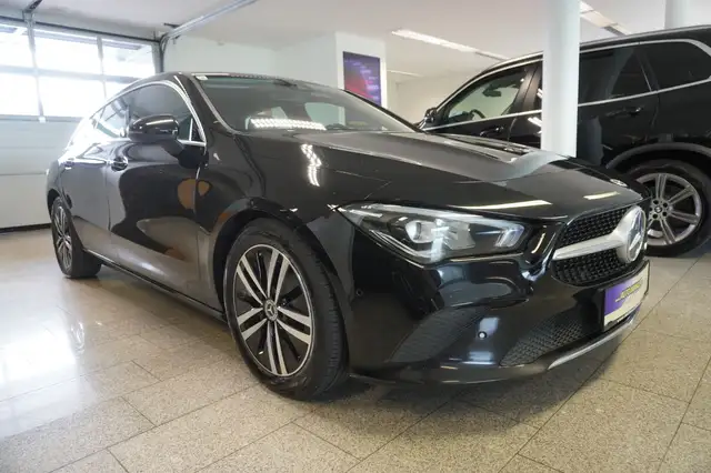 Mercedes-Benz Cla view 3