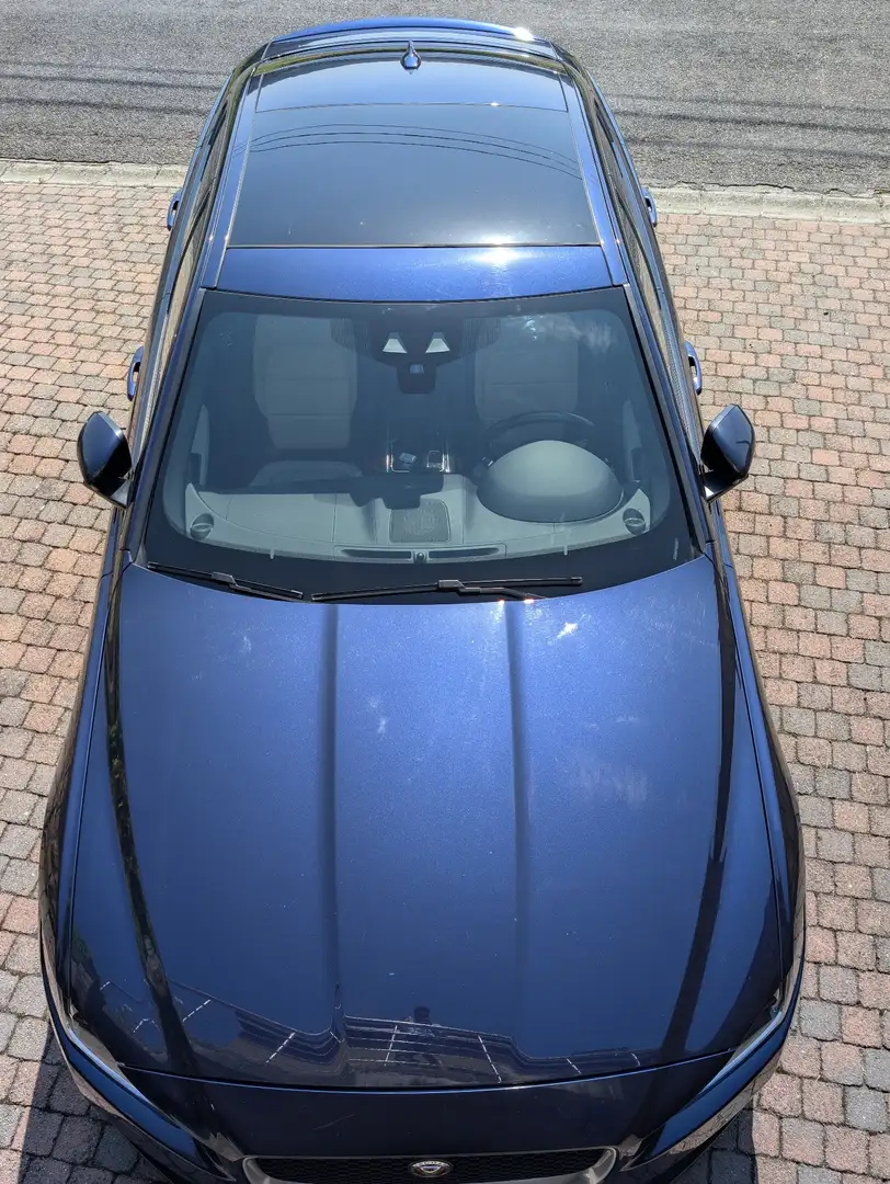 Jaguar XE 2.0 D R-Sport Blauw - 1