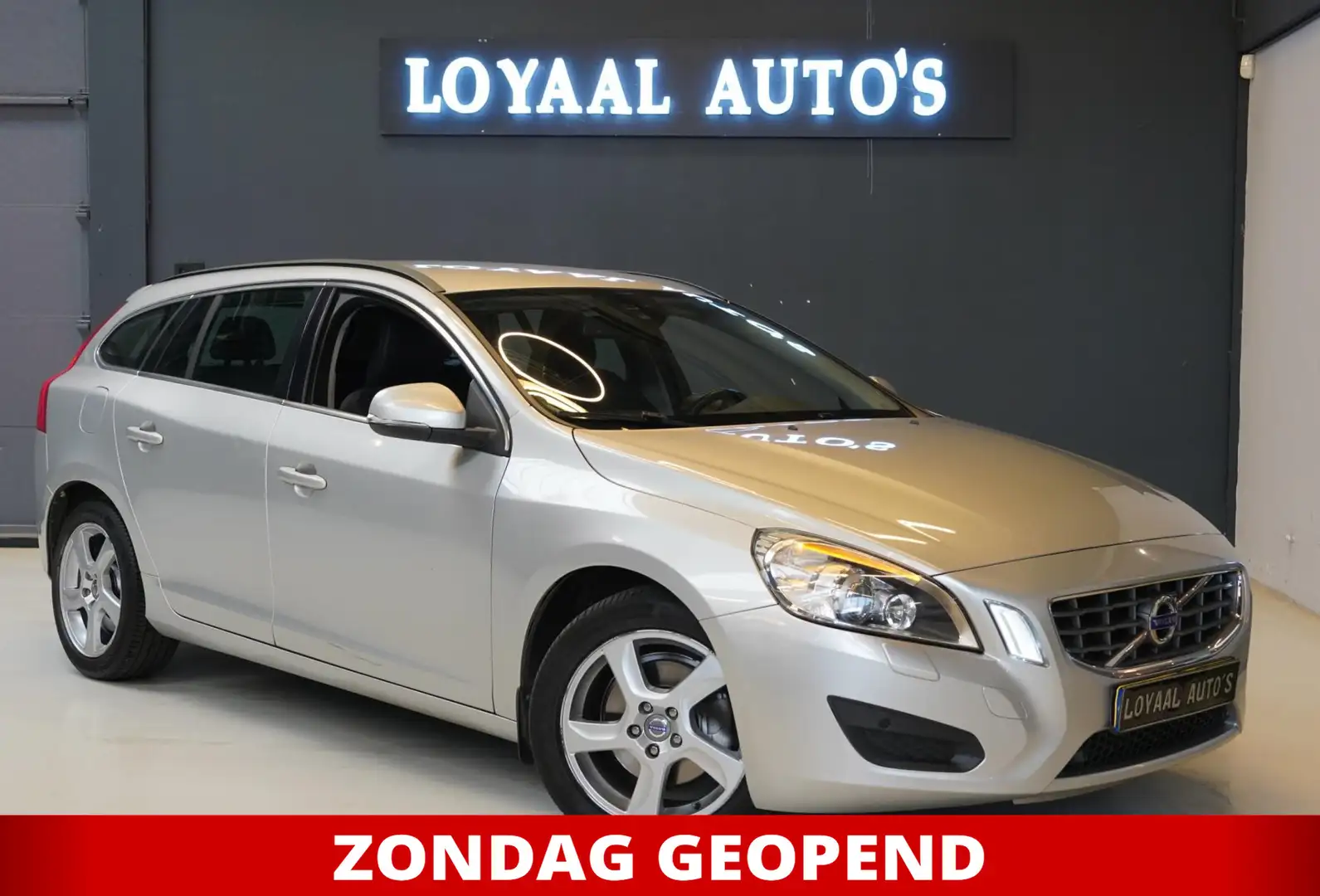 Volvo V60 1.6 T4 Summum | AUT | CRUISE | AIRCO | XENON | STO Gris - 1