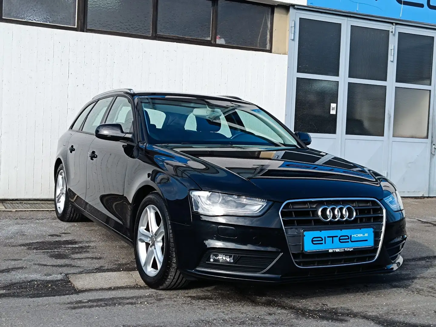 Audi A4 Avant Ambition 2,0 TDI Navi Xenon AHK PDC Zwart - 2