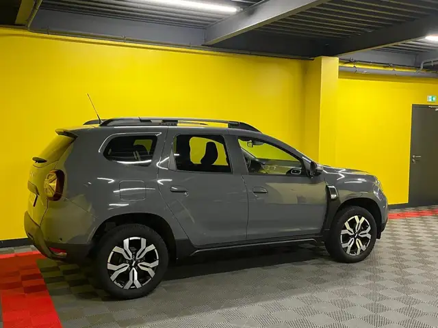 Dacia Duster view 12