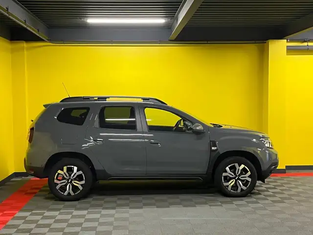 Dacia Duster view 8