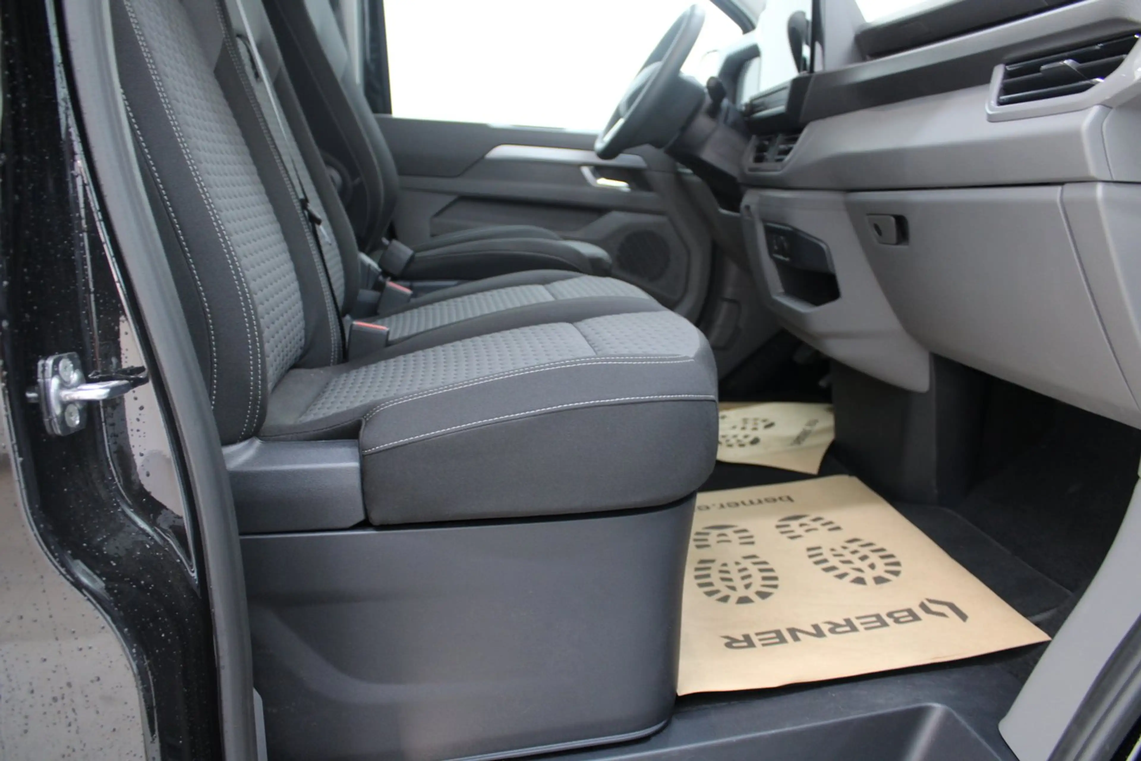 Volkswagen T7 Caravelle VW T7 Caravelle Style LR TDI 4MOTION — photo 9