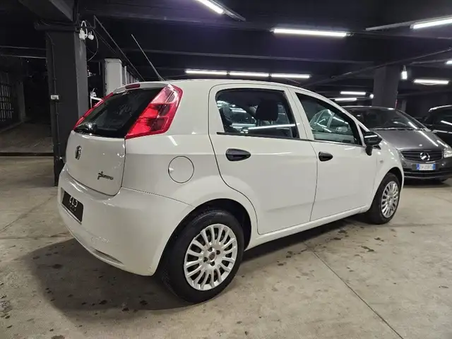 Fiat Grande Punto view 4