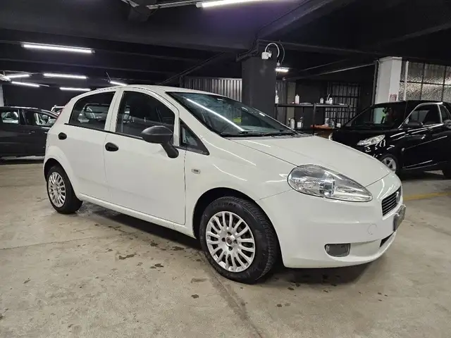 Fiat Grande Punto view 3
