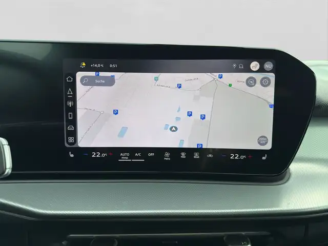 Audi Q3 view 14
