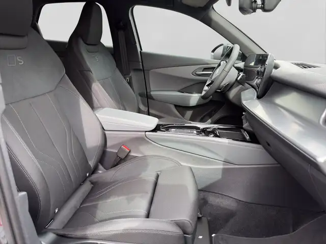 Audi Q3 view 4