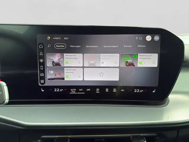 Audi Q3 view 15