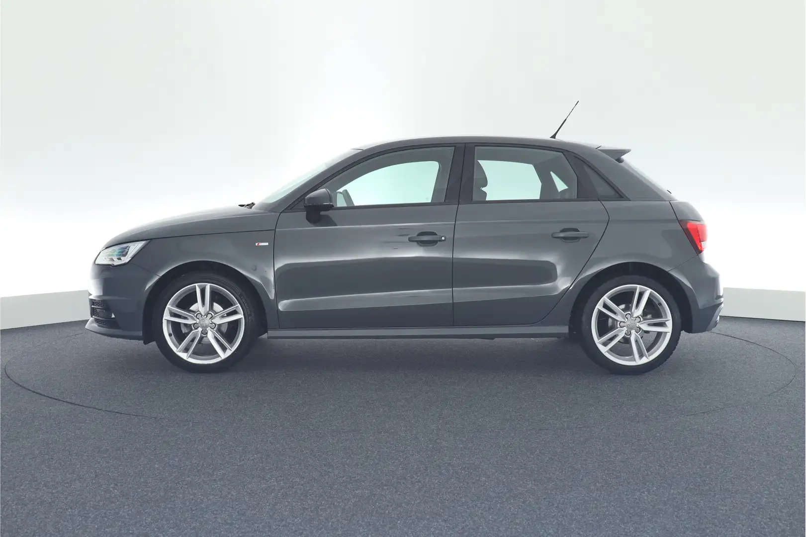 Audi A1 Sportback 1.0 TFSI 95pk 2x S-Line Xenon Navigatie Grigio - 2