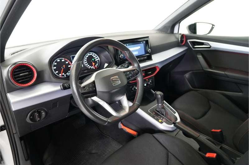 SEAT Arona 1.5 TSI EVO FR Business Intense | Climate | Camera — photo 13