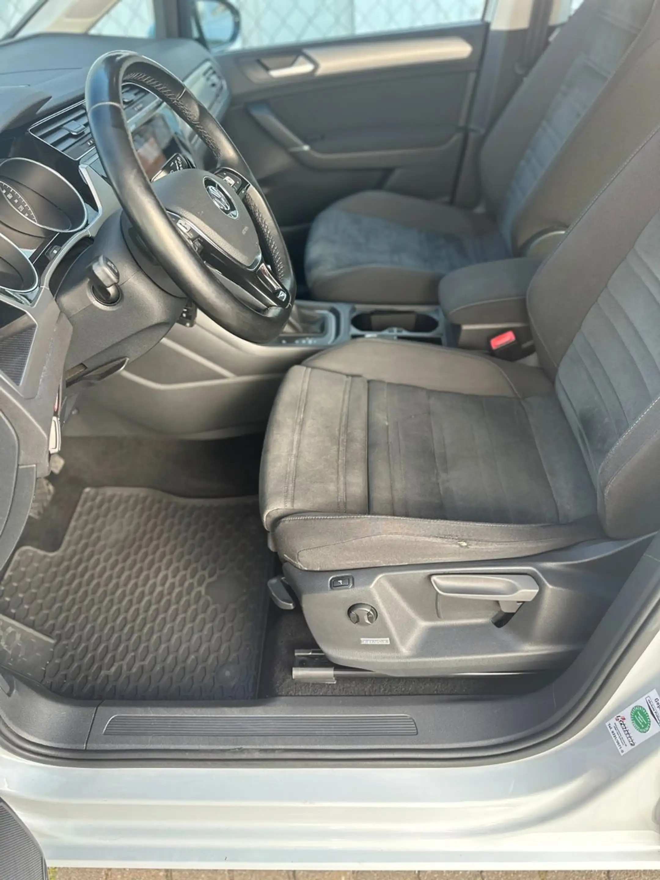Volkswagen Touran Comfortline / Massage / Standheizung — photo 10