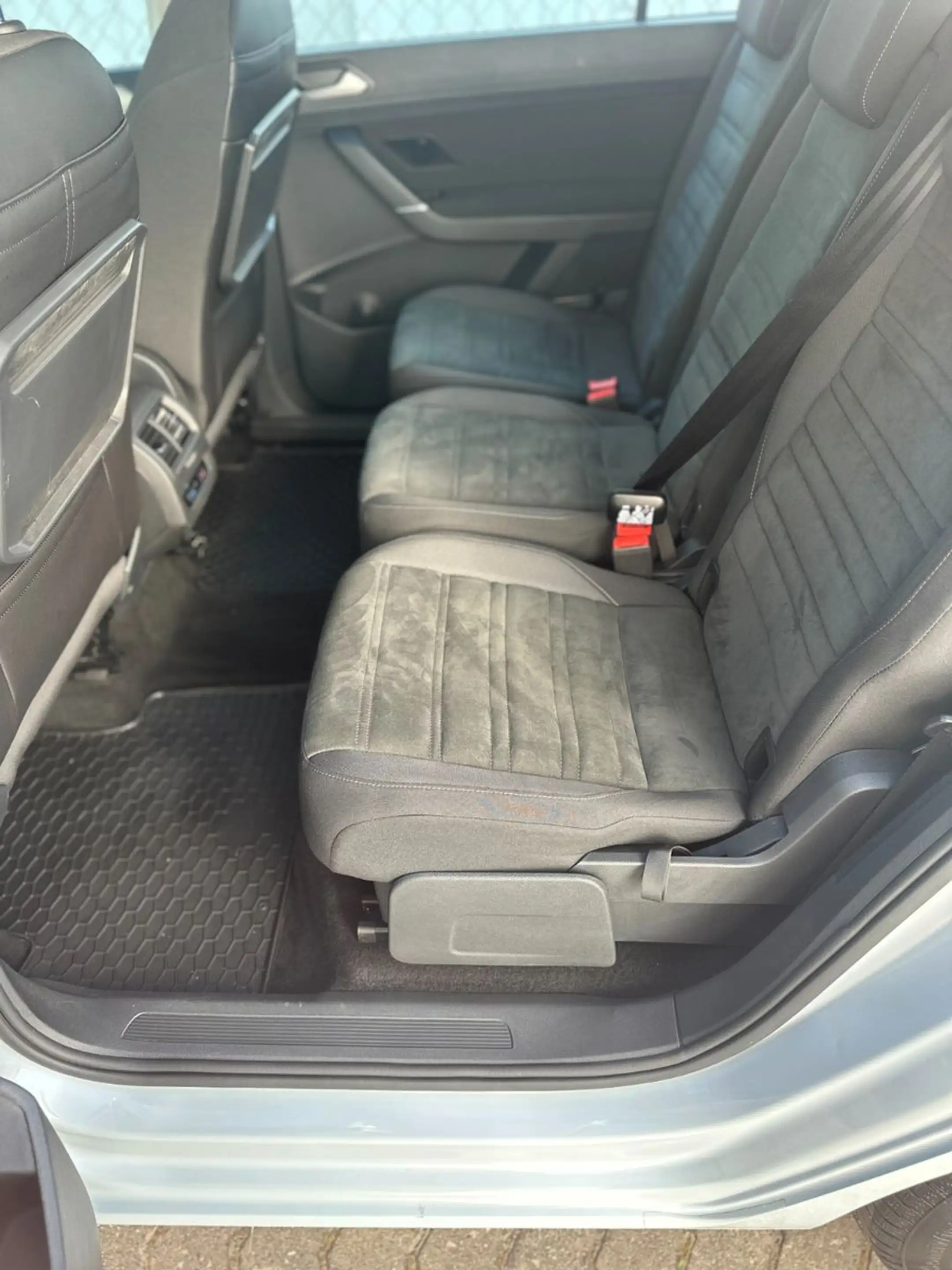 Volkswagen Touran Comfortline / Massage / Standheizung — photo 11