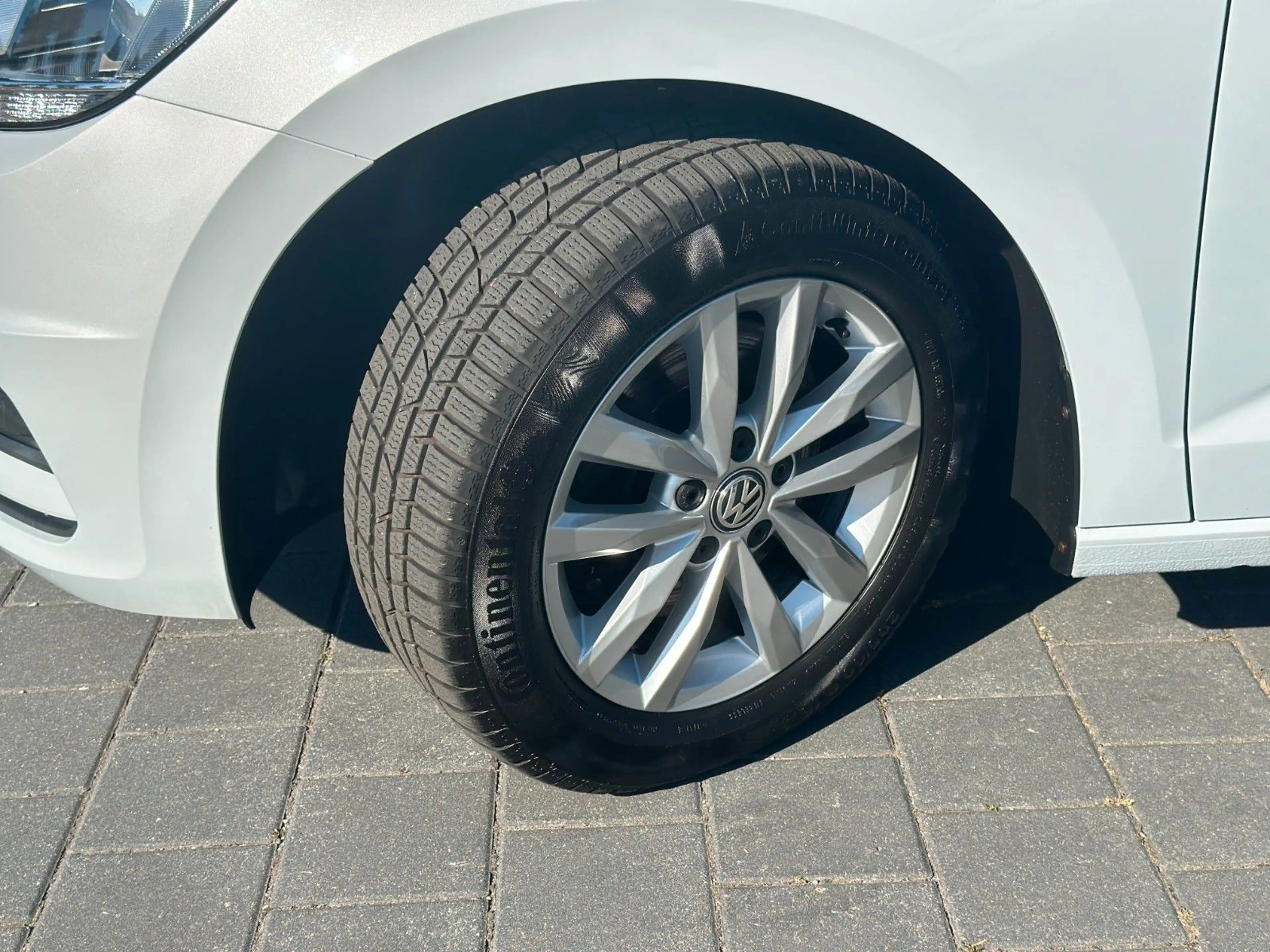 Volkswagen Touran Comfortline / Massage / Standheizung — photo 9