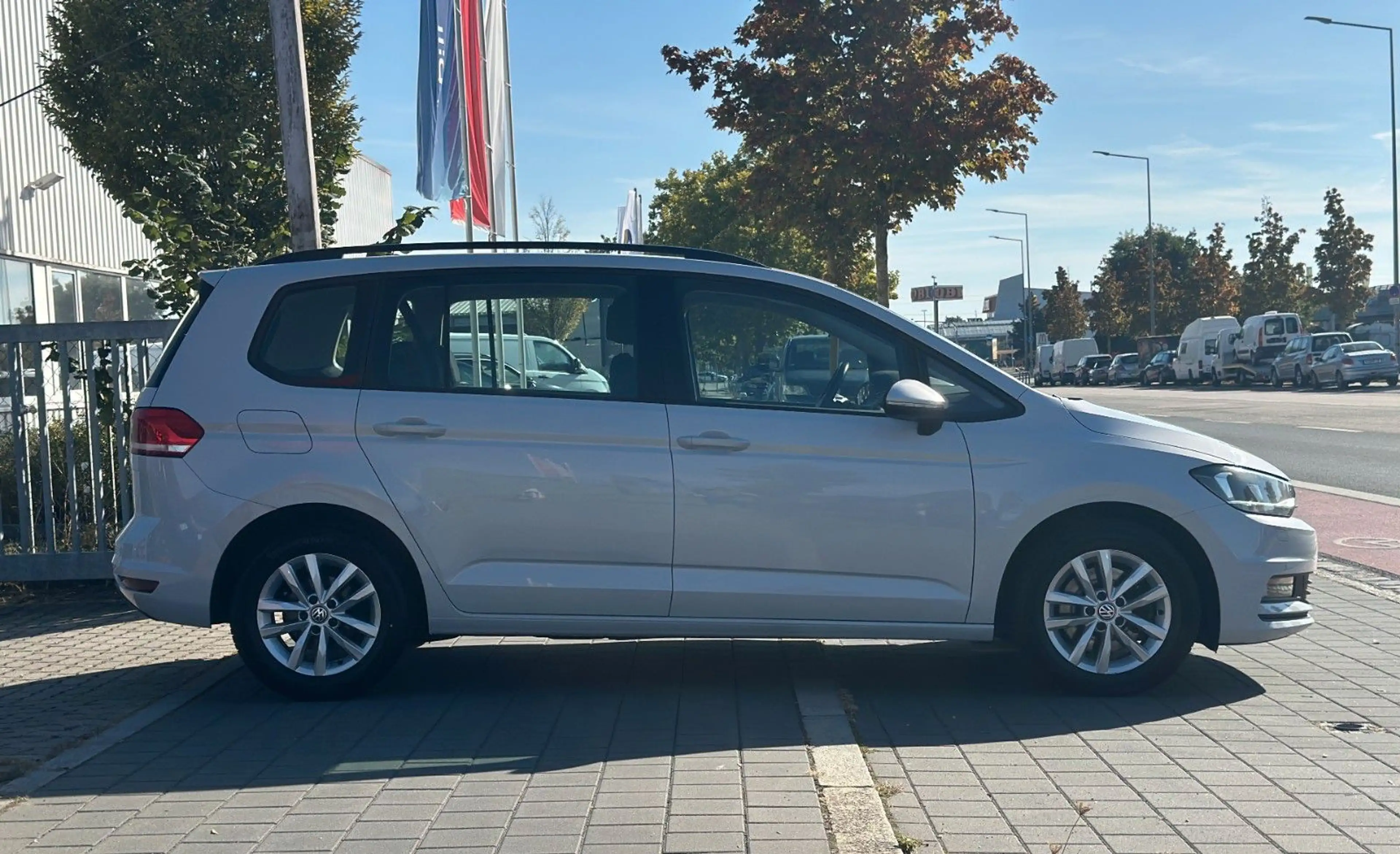 Volkswagen Touran Comfortline / Massage / Standheizung — photo 6