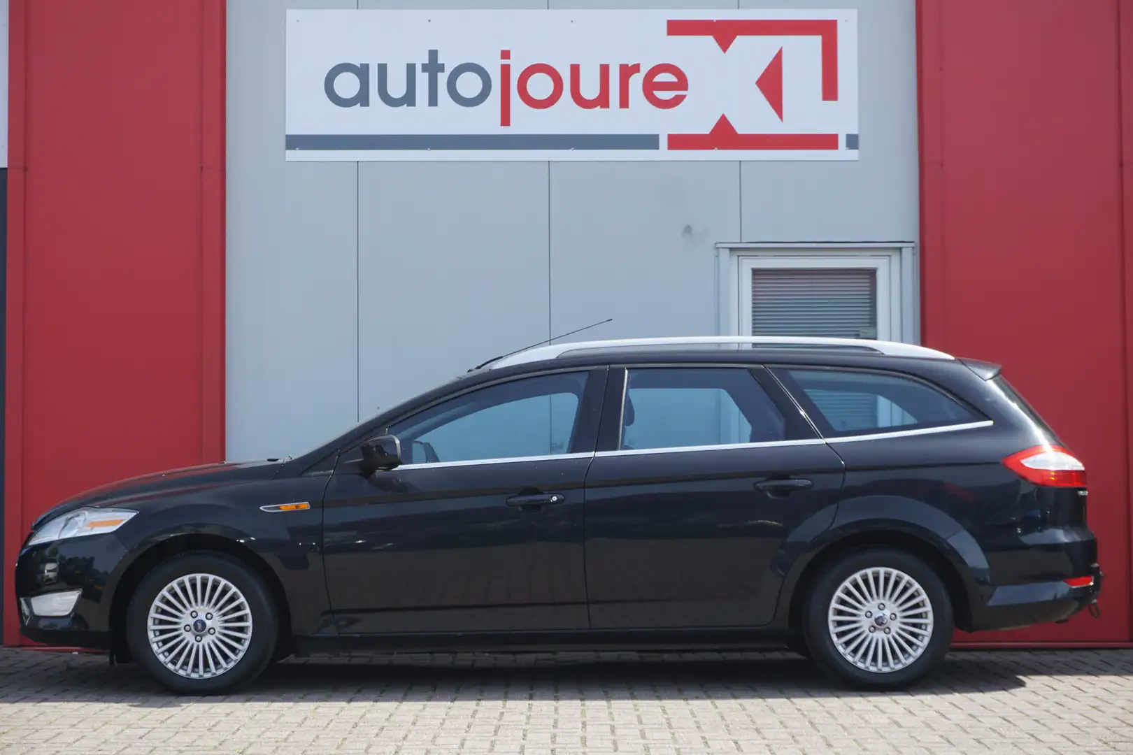 Ford Mondeo Wagon 2.0-16V Limited Zwart - 2