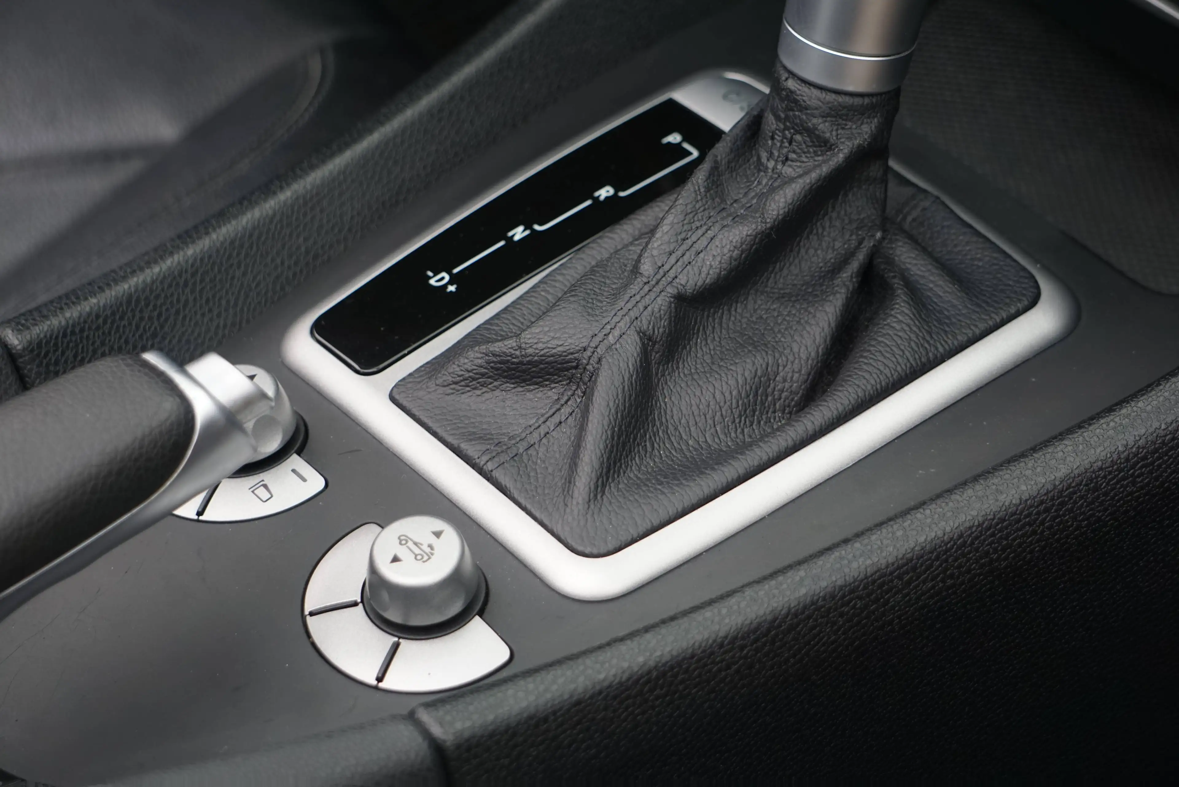 Mercedes-Benz SLK 200 Kompressor BOITE-AUTO CARNET XENON GARANTIE 1AN — photo 15