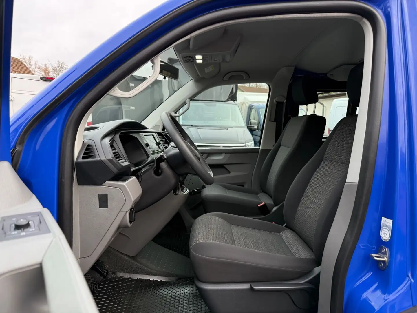 Volkswagen T6 Transporter T6.1 KLIMA 8SITZER TEMPOMAT PDC 1HAND 8X BEREIFT Bleu - 2
