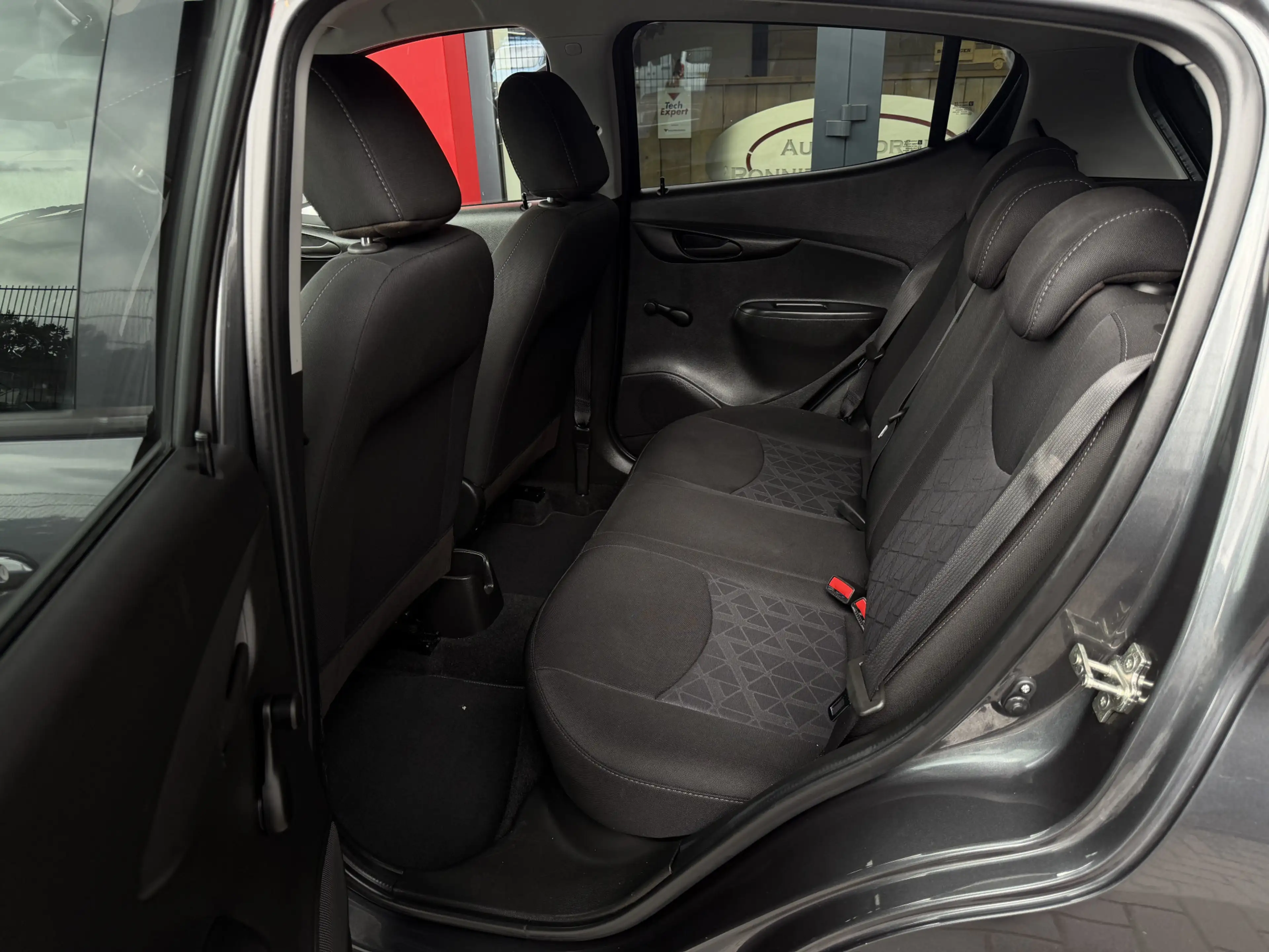 Opel Karl 1.0 ecoFLEX 120 Jaar Edition — photo 10