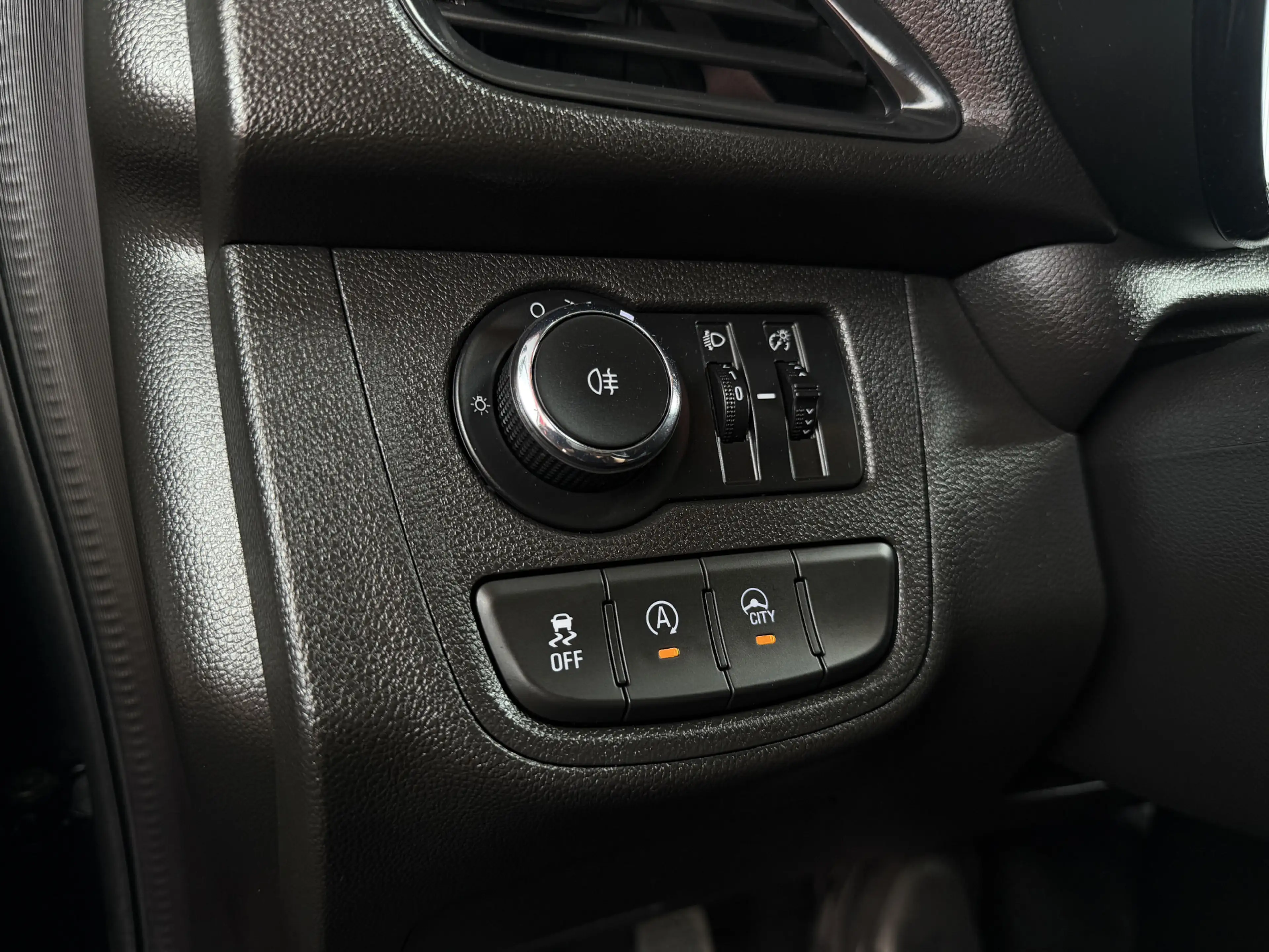 Opel Karl 1.0 ecoFLEX 120 Jaar Edition — photo 14