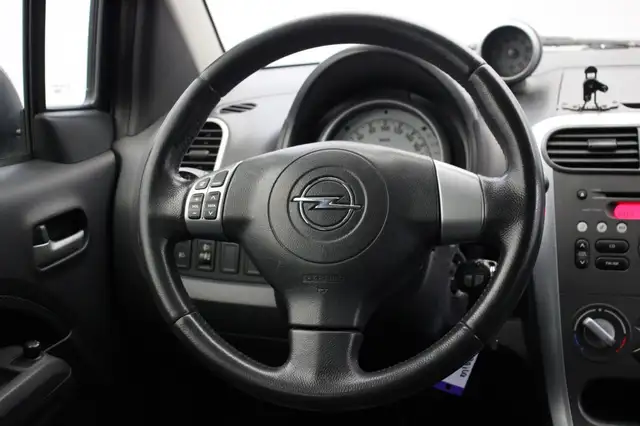 Opel Agila view 6